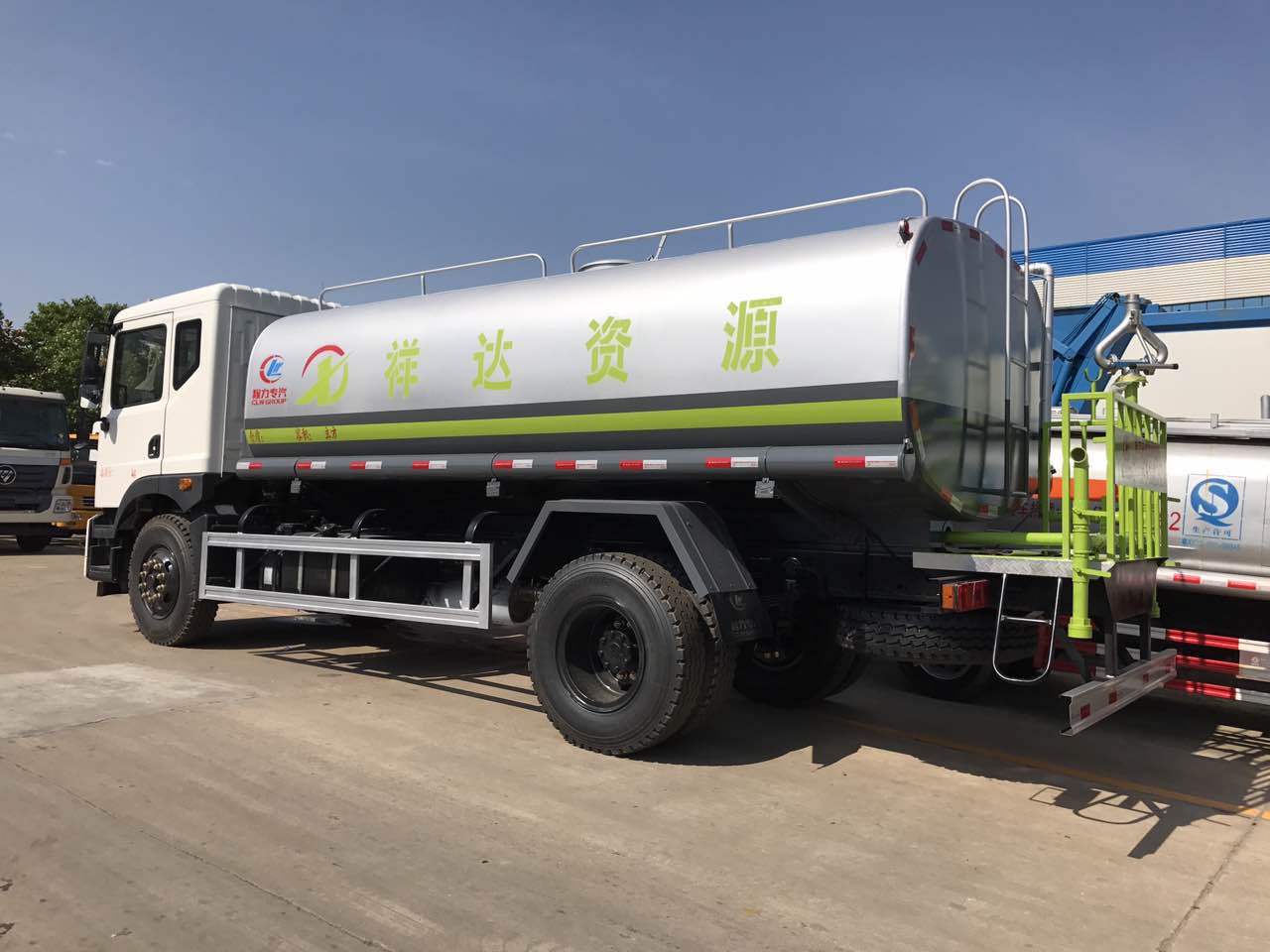 東風(fēng)153灑水車(chē)︱15噸灑水車(chē)圖片